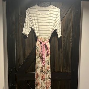 Pink blush maternity floral dress